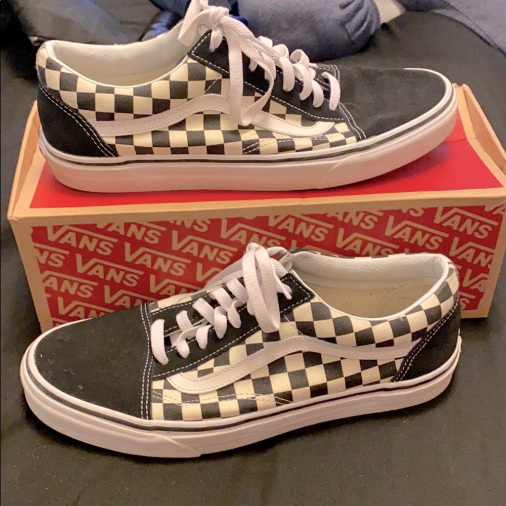 Low Top Checkered VANS